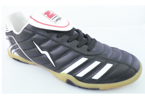 Unterschiedlicher kundenspezifischer Käufer-Aufkleber Innenrasen-Fußball-Schuhe angeboten im Freien