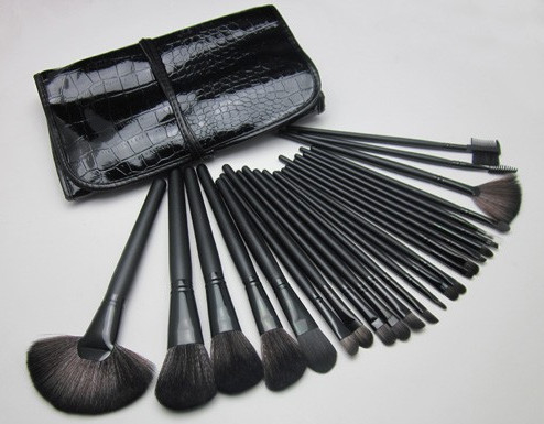 Schwarze hölzerne kosmetische synthetische Ziege der Bürsten-Satz-24PCS für Frauen